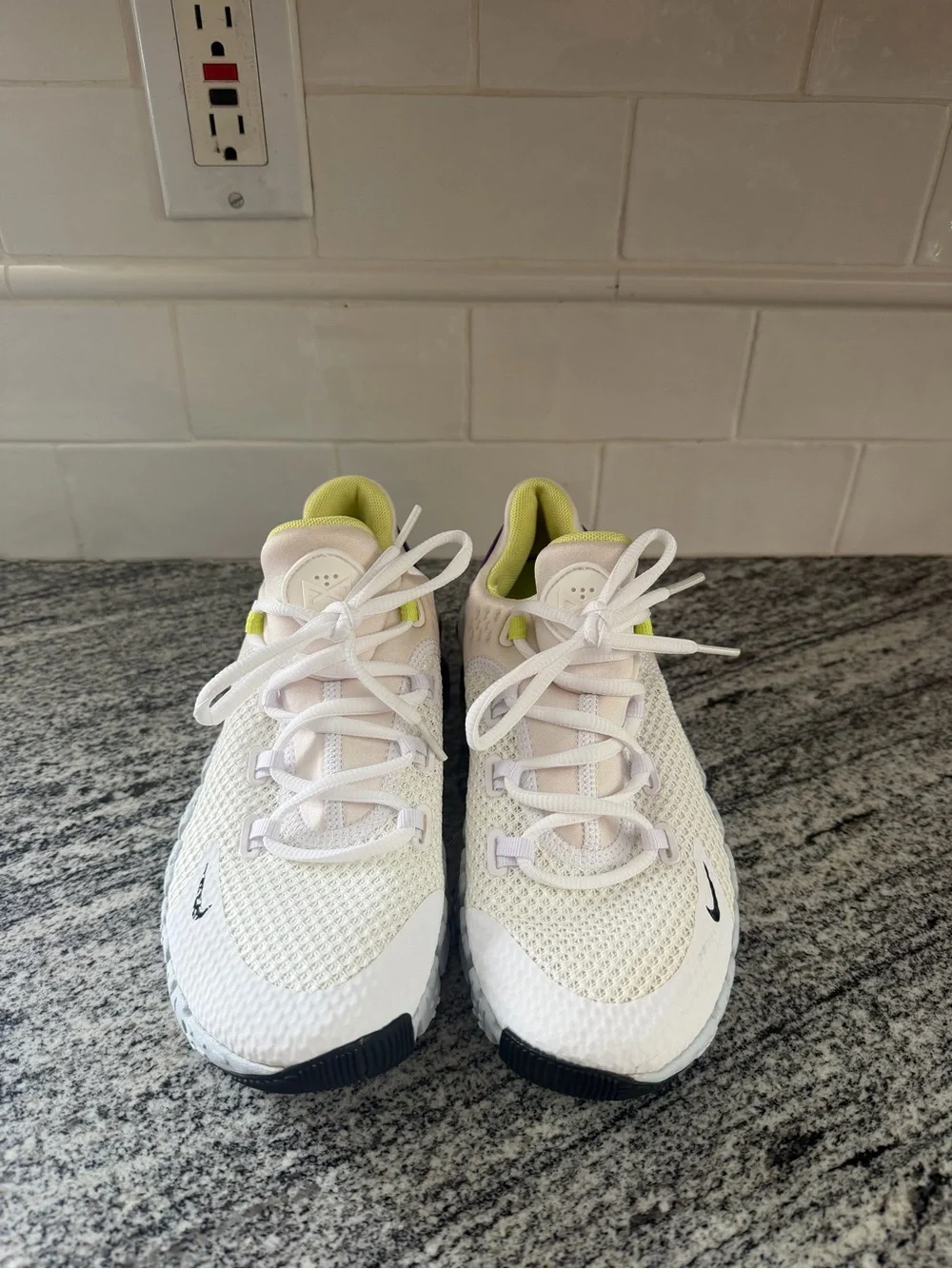 Women’s Nike Free Metcon 4 White Wild Berry CZ0596-157 Size 8